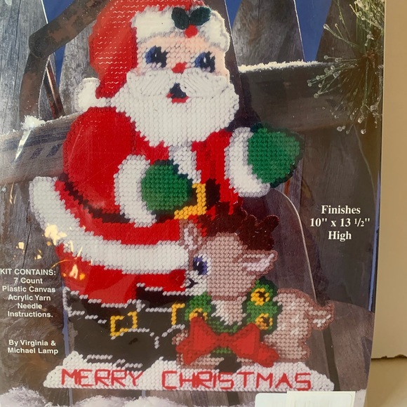 Design works crafts Inc. Santa and deer plastic canvas kit 10“ x 13 1/2“ - Picture 2 of 6